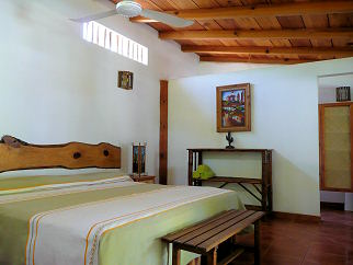 Room with 1 king-size bed